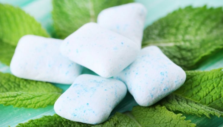 i rischi e i vantaggi di masticare chewing gum